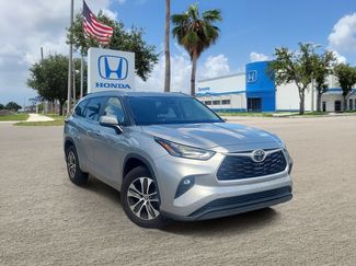 Used 2023 Toyota Highlander XLE FWD video 1