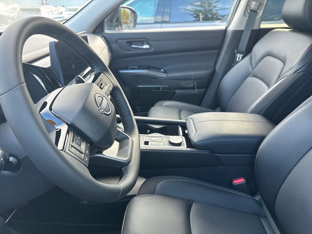 Used 2026 Nissan Pathfinder SL AWD/4WD image 5
