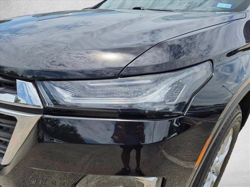 Used 2022 Chevrolet Traverse LS FWD image 9