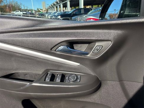 Used 2022 Chevrolet Bolt EUV LT w/ Comfort Package image 18
