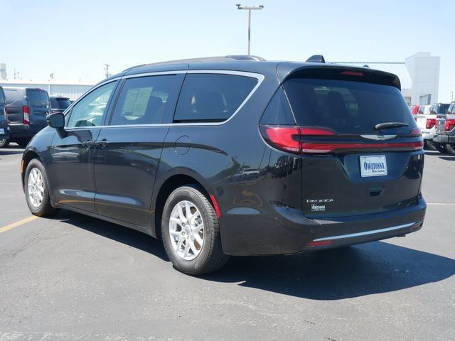 Used 2022 Chrysler Pacifica Touring-L FWD image 3