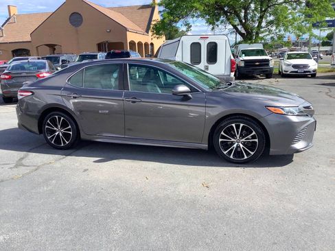 Used 2020 Toyota Camry SE w/ Carpet Mat Package FWD image 8