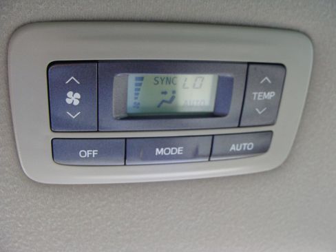 Used 2014 Toyota Sienna XLE FWD image 29