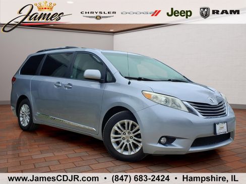 Used 2013 Toyota Sienna XLE FWD image 1