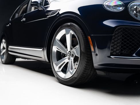 Used 2024 Bentley Bentayga AWD/4WD image 78