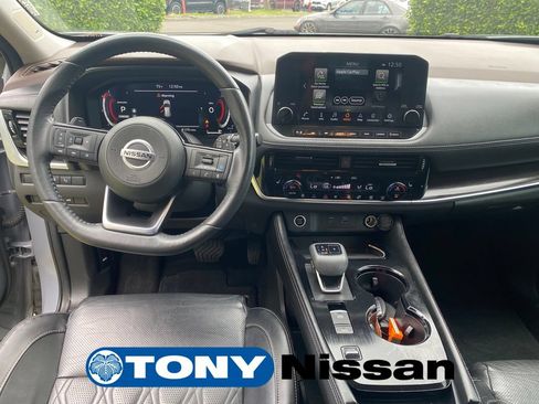 Used 2021 Nissan Rogue Platinum FWD image 12