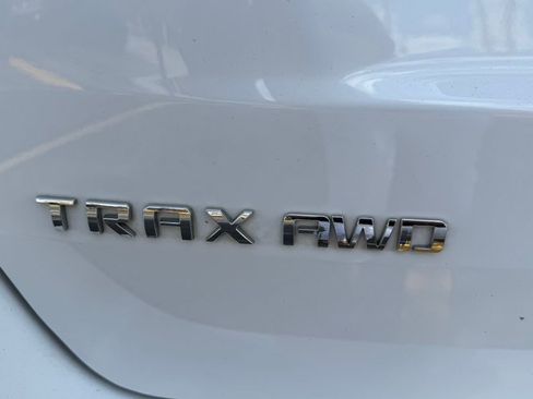 Used 2019 Chevrolet Trax LT w/ LPO, Protection Package AWD/4WD image 9