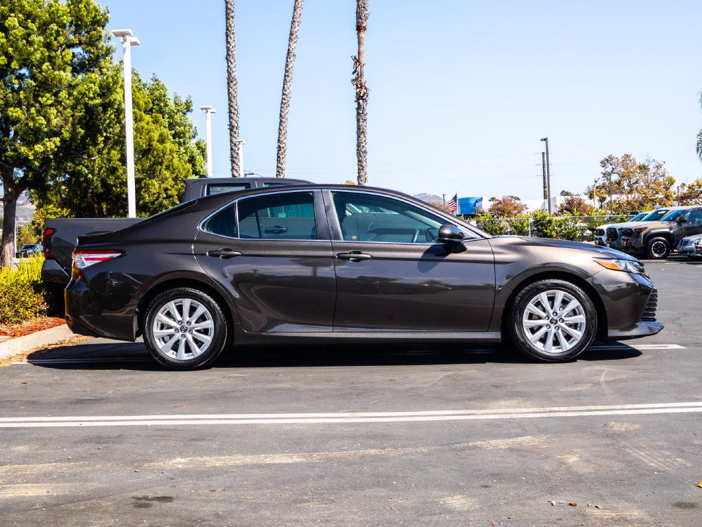 Used 2018 Toyota Camry LE FWD image 4