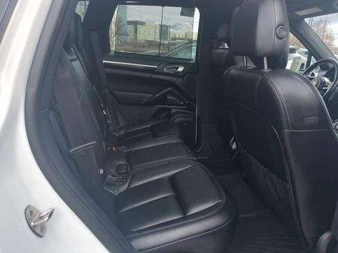 Used 2017 Porsche Cayenne Platinum Edition image 31