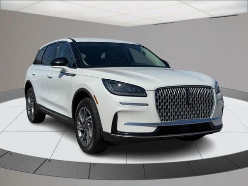 Used 2023 Lincoln Corsair FWD image 2