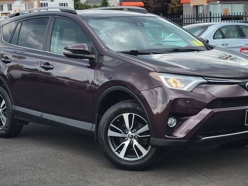 Used 2018 Toyota RAV4 XLE AWD/4WD image 4