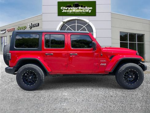 Used 2019 Jeep Wrangler Unlimited Sahara AWD/4WD image 5