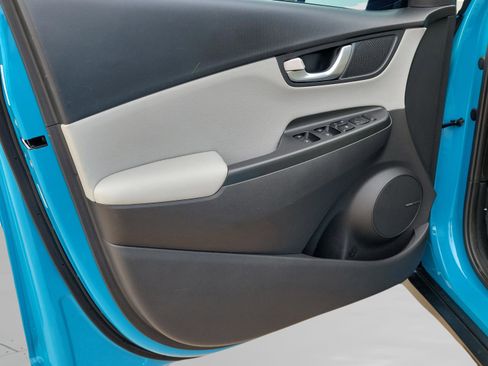 Used 2023 Hyundai Kona Limited image 18