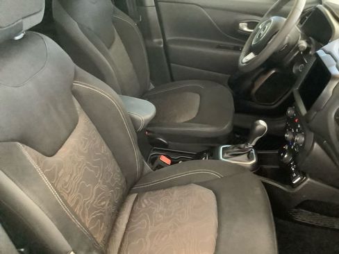 Used 2023 Jeep Renegade Latitude AWD/4WD image 14