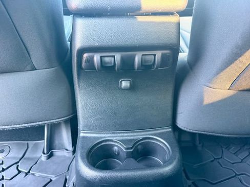 Used 2017 Jeep Wrangler Unlimited Rubicon w/ Connectivity Group AWD/4WD image 26