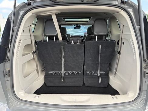 Used 2023 Chrysler Pacifica Limited FWD image 24