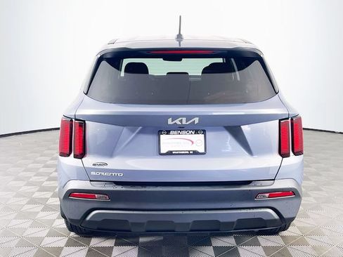 Used 2023 Kia Sorento LX FWD image 7