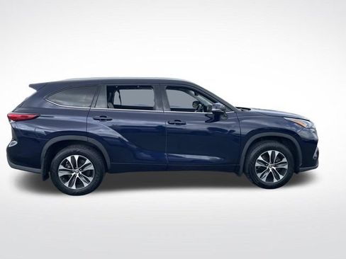 Used 2020 Toyota Highlander XLE AWD/4WD image 10