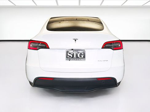 Used 2022 Tesla Model Y Long Range AWD/4WD image 5