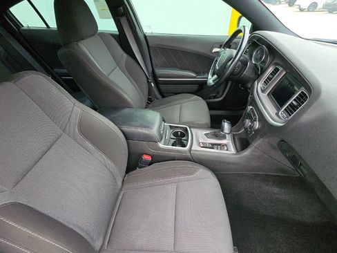 Used 2022 Dodge Charger SXT w/ Driver Convenience Group RWD image 11