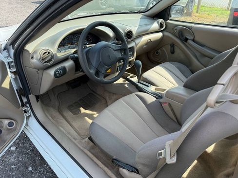 Used 2004 Pontiac Sunfire Coupe w/ 1SB Preferred Equipment Group FWD image 9