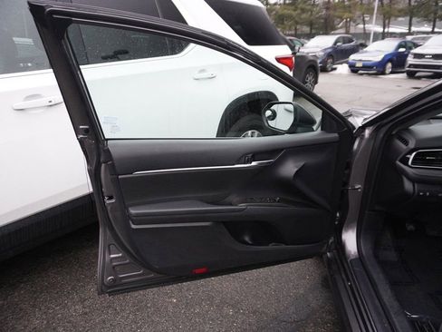 Used 2023 Toyota Camry SE image 19