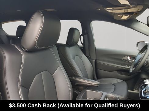New 2026 Chrysler Pacifica Select FWD image 17
