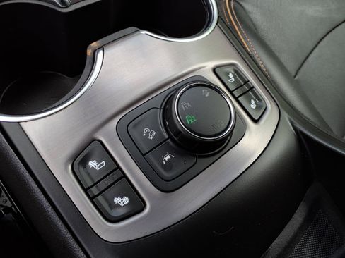 Used 2024 GMC Terrain AT4 AWD/4WD image 30