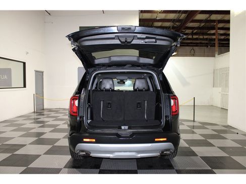 Used 2023 GMC Acadia SLT image 21