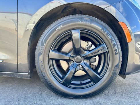 Used 2020 Chrysler Pacifica Limited FWD image 14
