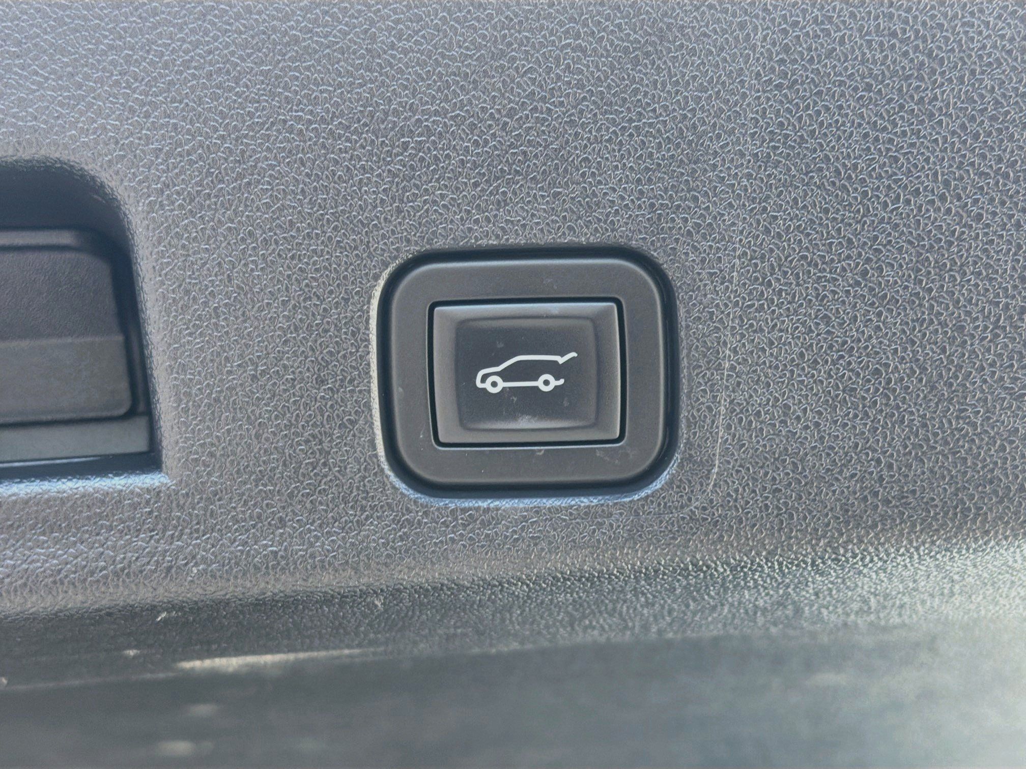Used 2025 Chevrolet Traverse LT AWD/4WD image 32