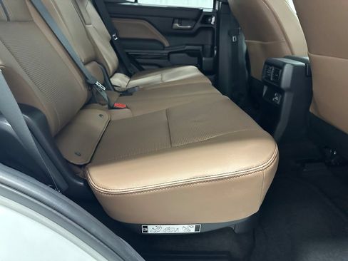 Used 2025 Toyota 4Runner Limited AWD/4WD image 51