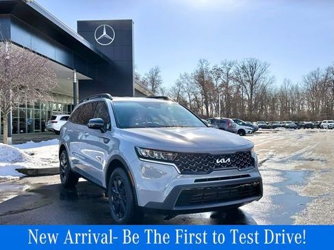 Used 2023 Kia Sorento S image 1