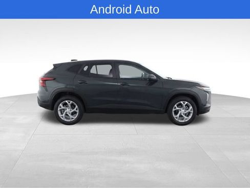 Used 2025 Chevrolet Trax LS w/ LS Convenience Package FWD image 8