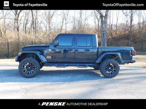 Used 2020 Jeep Gladiator Overland image 2