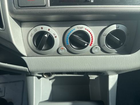 Used 2011 Toyota Tacoma 4x4 Double Cab image 21