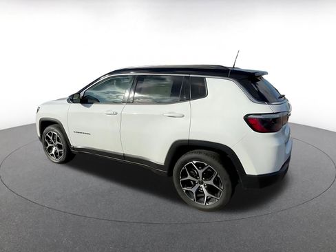 Used 2025 Jeep Compass Limited image 10
