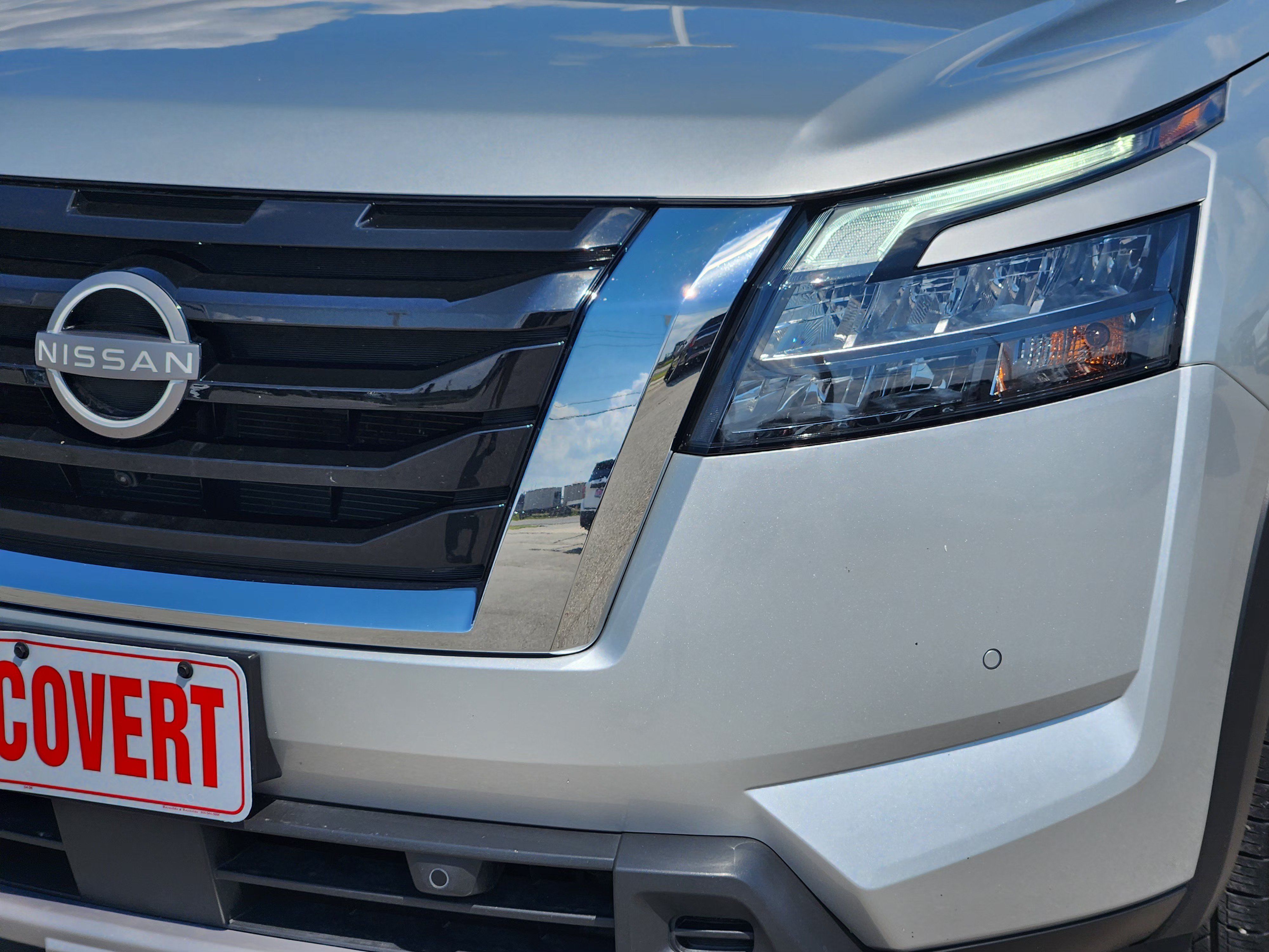 Used 2025 Nissan Pathfinder SL FWD image 8