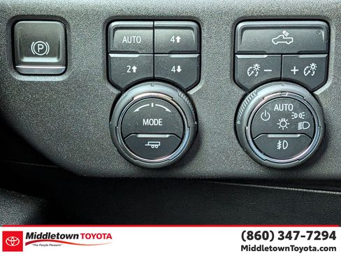 Used 2024 Chevrolet Silverado 1500 LT Trail Boss w/ Convenience Package II AWD/4WD image 18