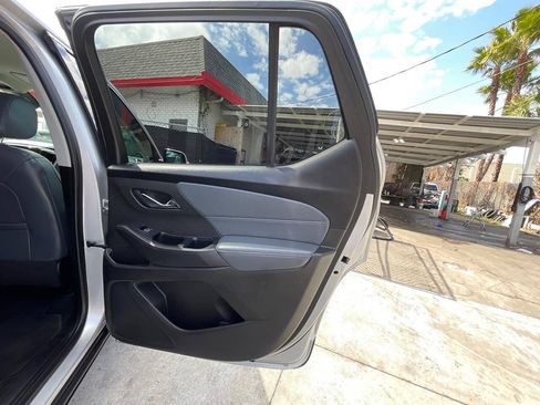 Used 2019 Chevrolet Traverse LT w/ LT Premium Package FWD image 16