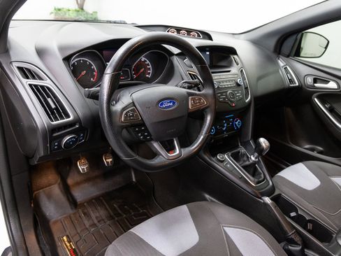 Used 2017 Ford Focus ST image 6