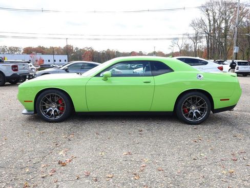 Used 2015 Dodge Challenger SRT w/ Technology Group image 2