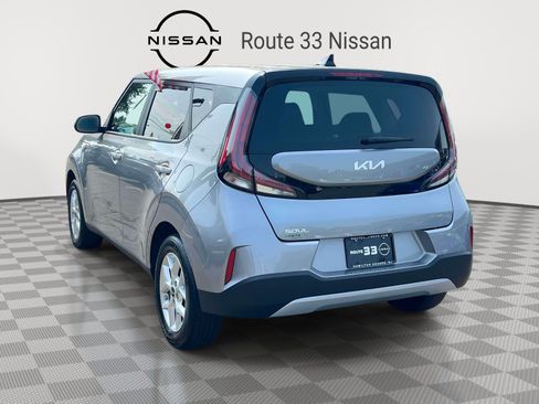 Used 2025 Kia Soul LX w/ LX Technology Package FWD image 3