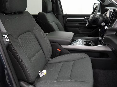 New 2026 RAM 1500 4x4 Crew Cab image 32