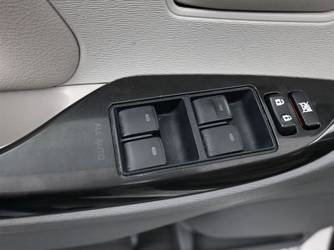 Used 2012 Toyota Sienna LE image 15