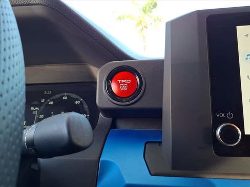 Certified 2025 Toyota Tacoma TRD Off-Road image 15