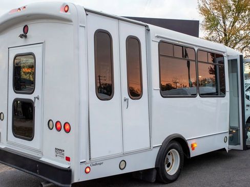 Used 2014 Ford E-350 and Econoline 350 Super Duty image 15