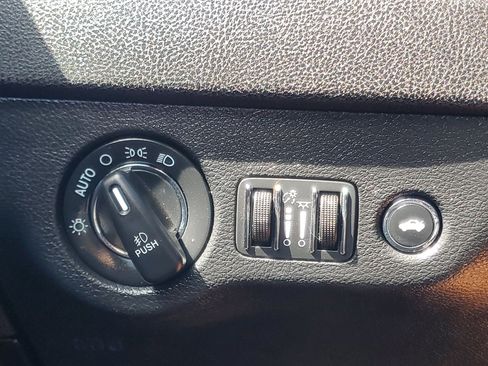 Used 2019 Chrysler 300 S image 24