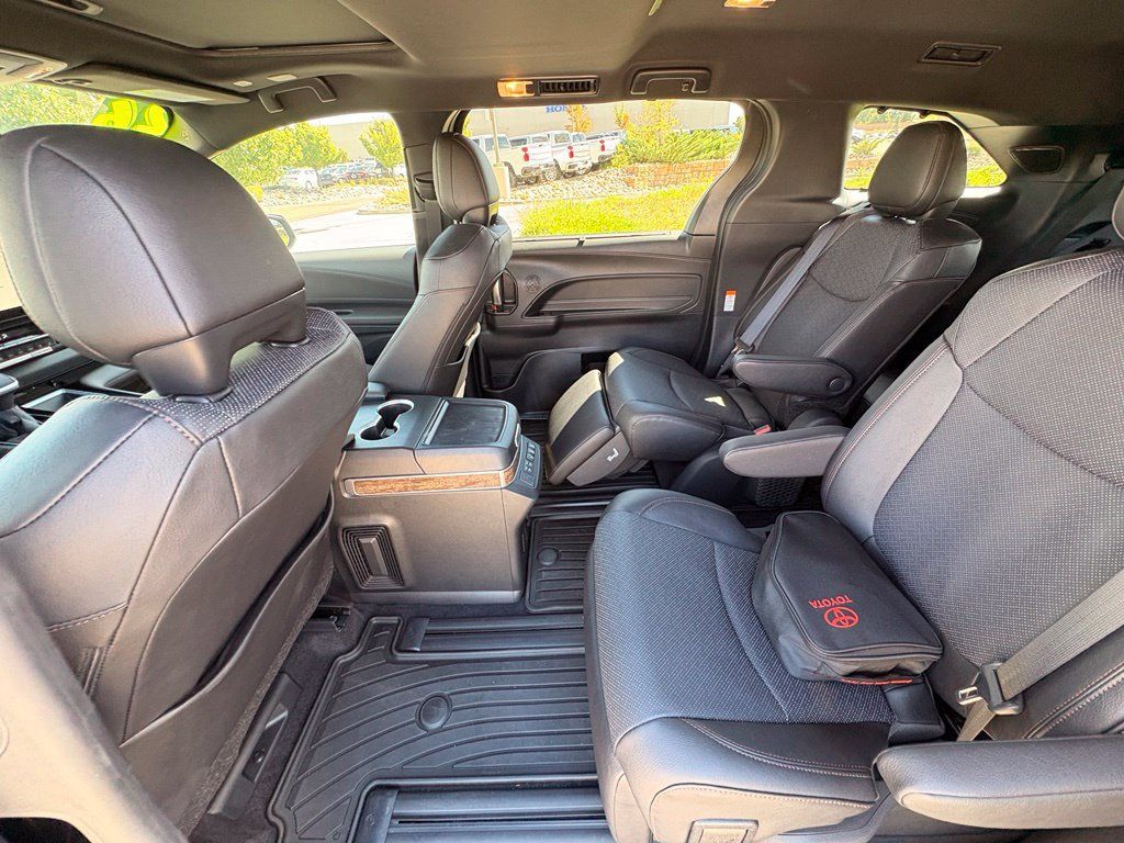 Used 2026 Toyota Sienna Platinum AWD/4WD image 26