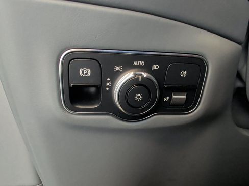 Used 2021 Aston Martin DBX AWD/4WD image 17